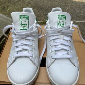 Adidas Stan Smith White and Green Shoes in near mint condition